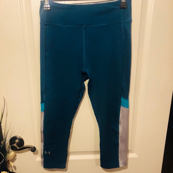 Under Armour Cropped Leggings - Picture 2 of 6